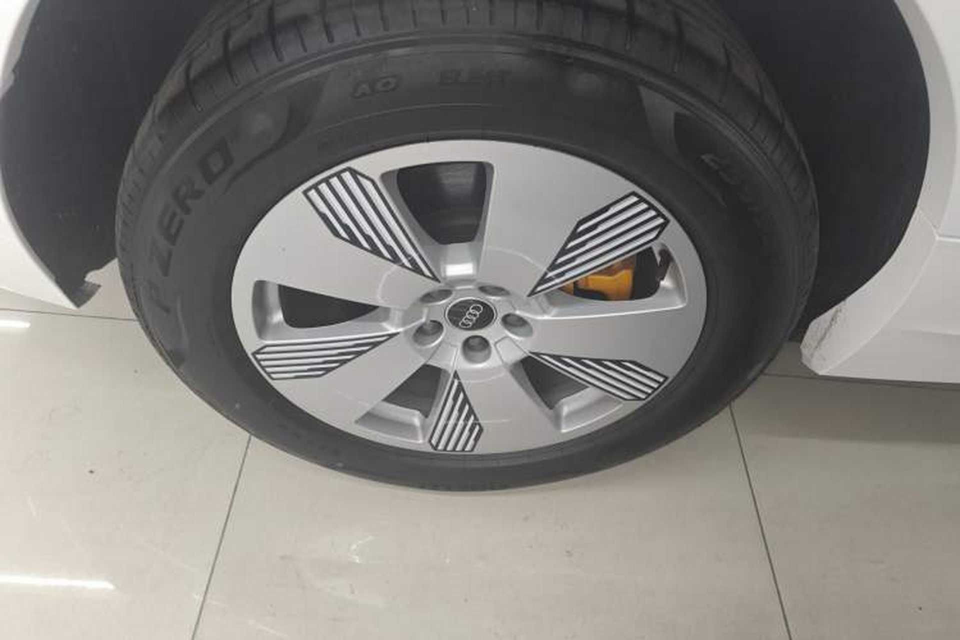 Used Audi e-tron 2021 50 quattro Luxury Edition Right Rear Wheel Hub