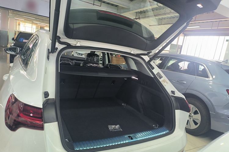 Used Audi e-tron 2021 50 quattro Luxury Edition Trunk
