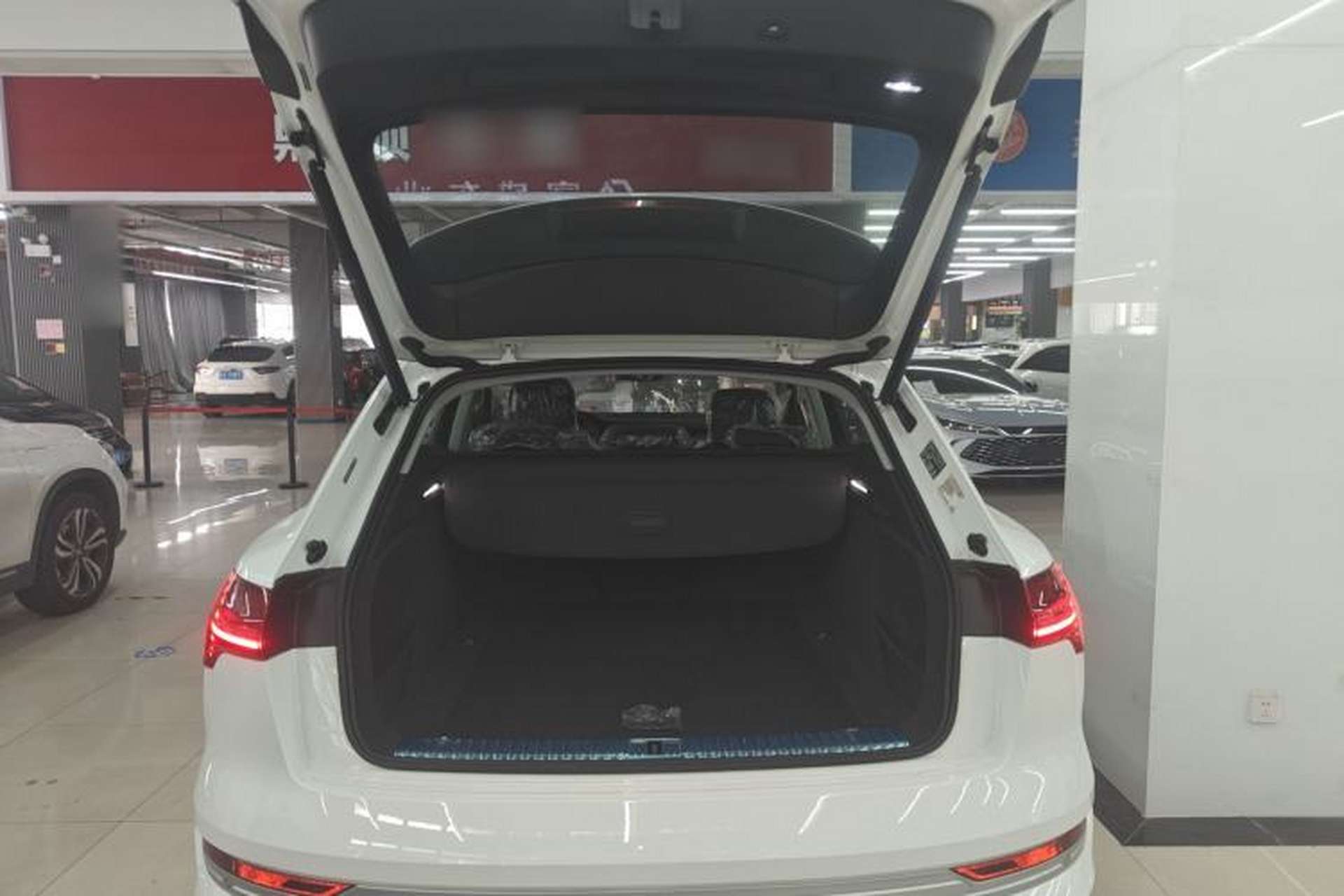 Used Audi e-tron 2021 50 quattro Luxury Edition Trunk