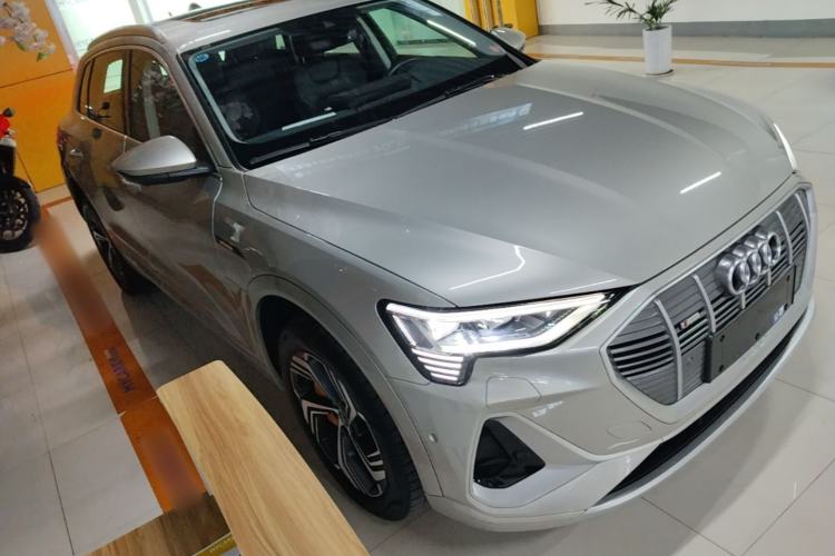 Used Audi e-tron 2021 50 quattro Prestige Edition Front Right 45 Deg