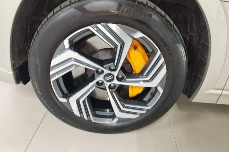 Used Audi e-tron 2021 50 quattro Prestige Edition Left Front Wheel Hub