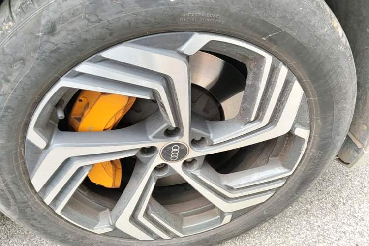 Used Audi e-tron 2021 50 quattro Prestige Edition Right Front Wheel Hub