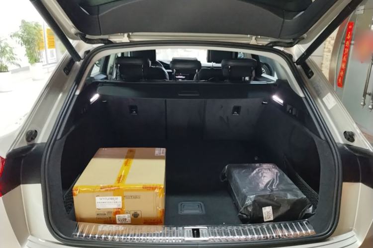 Used Audi e-tron 2021 50 quattro Prestige Edition Trunk