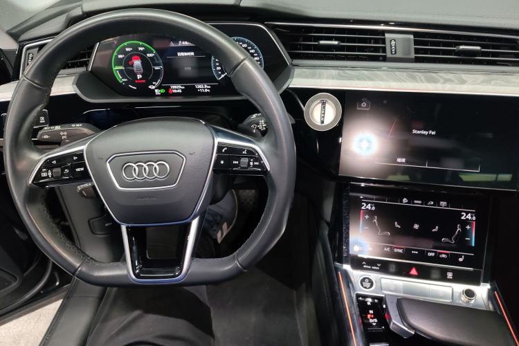Used Audi e-tron 2022 Sportback 55 quattro Luxury Model Center Console