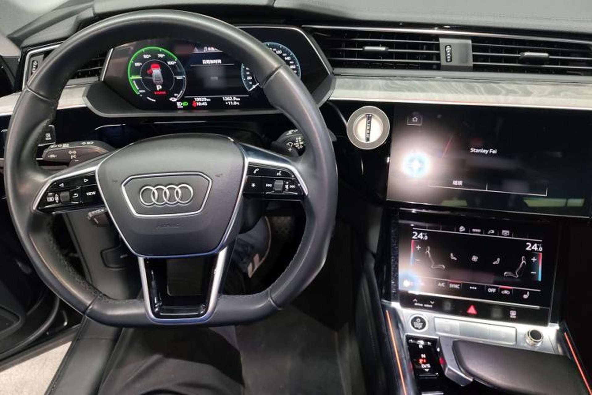 Used Audi e-tron 2022 Sportback 55 quattro Luxury Model Center Console