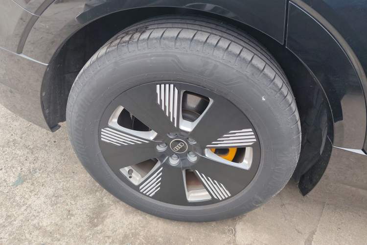Used Audi e-tron 2022 Sportback 55 quattro Luxury Model Right Rear Wheel Hub