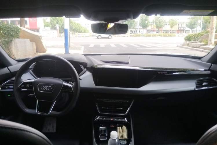 Used Audi e-tron GT 2023 Basic Model Center Console