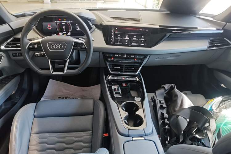 Used Audi e-tron GT 2023 Basic Model Center Console