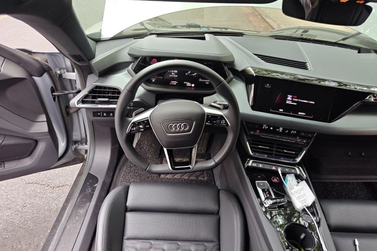 Used Audi e-tron GT 2023 Basic Model Steering Wheel
