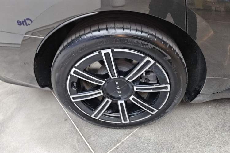 Used Audi E5 Sportback 2026 Pioneer Plus Model Right Rear Wheel Hub