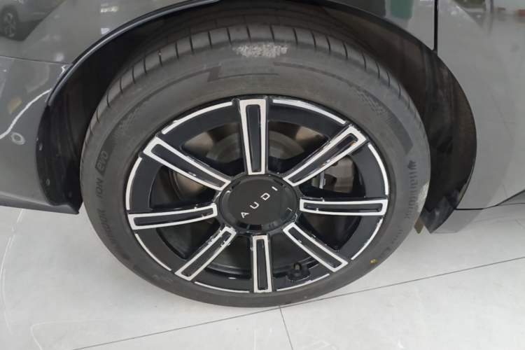 Used Audi E5 Sportback 2026 Pioneer Plus Model Right Rear Wheel Hub