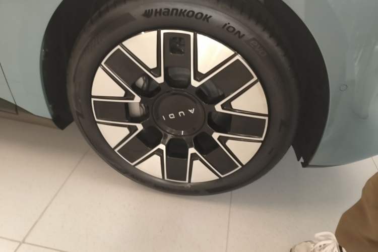 Used Audi E5 Sportback 2026 Pioneer Model Right Front Wheel Hub