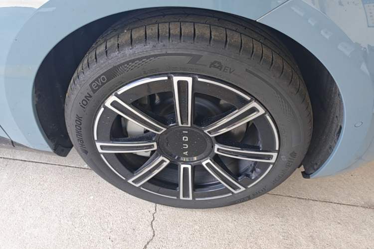 Used Audi E5 Sportback 2026 Pioneer Plus Model Right Front Wheel Hub