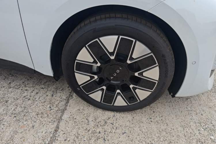 Used Audi E5 Sportback 2026 Pioneer Model Right Front Wheel Hub
