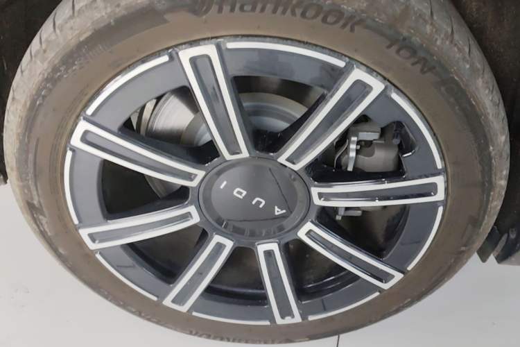 Used Audi E5 Sportback 2026 Pioneer Quattro Model Right Rear Wheel Hub
