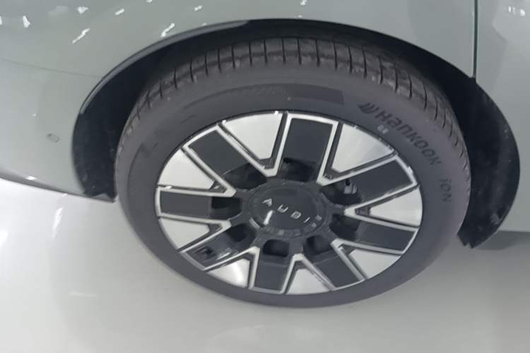 Used Audi E5 Sportback 2026 Pioneer Model Right Rear Wheel Hub