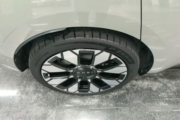 Used Audi E5 Sportback 2026 Flagship Quattro Model Right Rear Wheel Hub
