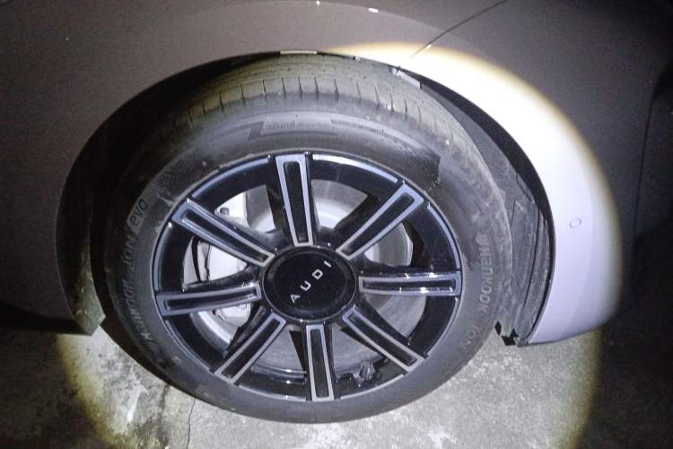 Used Audi E5 Sportback 2026 Pioneer Plus Model Right Front Wheel Hub