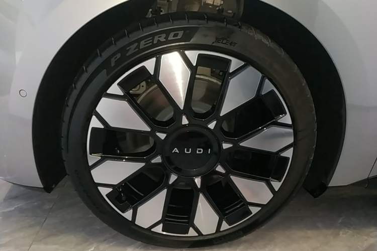 Used Audi E5 Sportback 2026 Flagship Quattro Model Left Front Wheel Hub