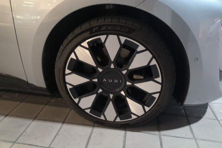 Used Audi E5 Sportback 2026 Flagship Quattro Model Right Front Wheel Hub
