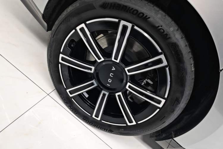Used Audi E5 Sportback 2026 Pioneer Plus Model Right Rear Wheel Hub