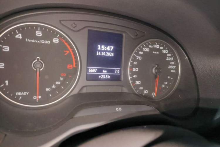 Used Audi Q2L 2018 35 TFSI Launch Exclusive Edition China VI Odometer Close Up