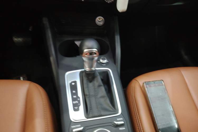 Used Audi Q2L 2020 35 TFSI Ambition Dynamic Edition Gear Lever