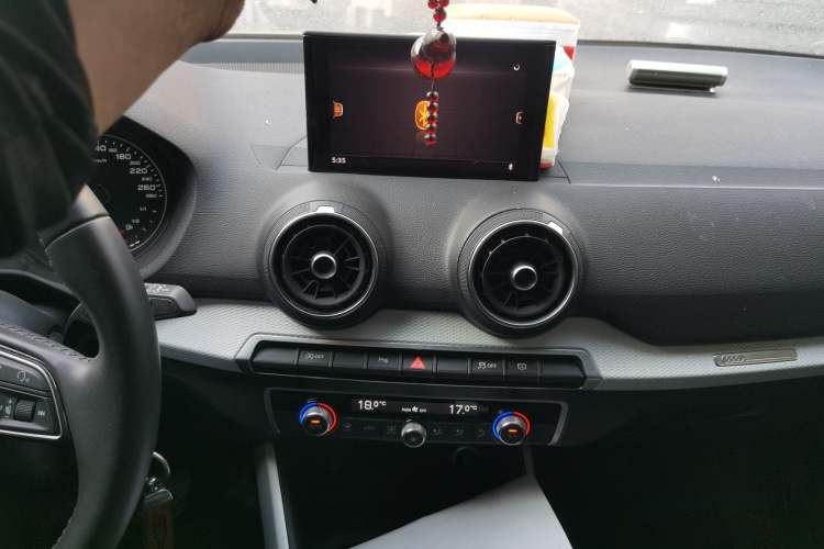 Used Audi Q2L 2018 35 TFSI Fashionable & Elegant Version China VI Emission Standard Audio And AC Panel