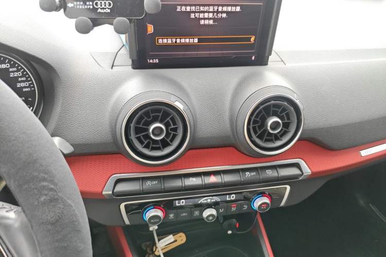 Used Audi Q2L 2018 35 TFSI Fashion Dynamic Version China VI Emission Standard Audio And AC Panel