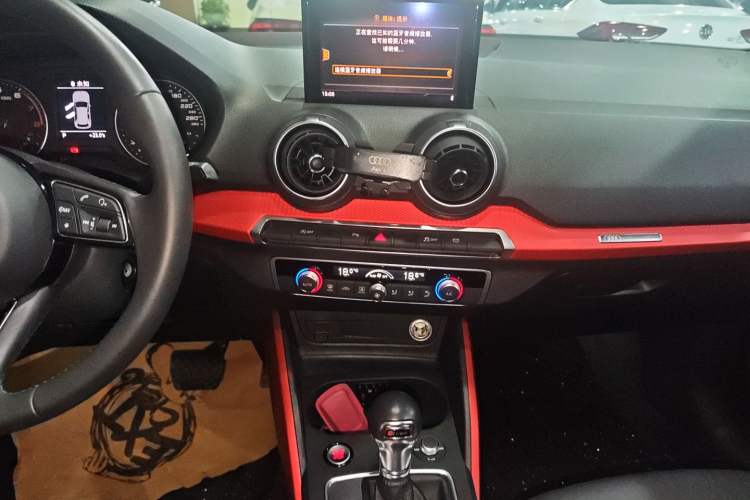 Used Audi Q2L 2018 35 TFSI Fashion Dynamic Version China V Emission Standard Audio And AC Panel