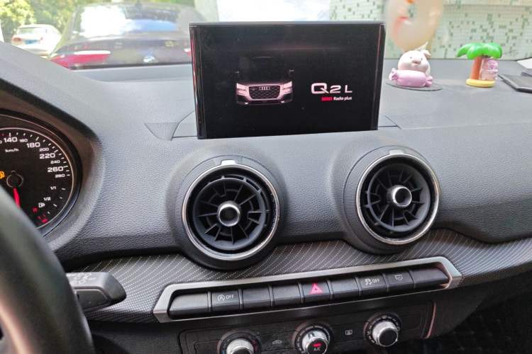 Used Audi Q2L 2018 35 TFSI Launch Exclusive Edition China VI Audio And AC Panel