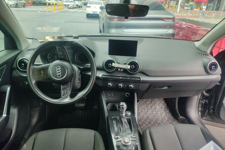 Used Audi Q2L 2018 35 TFSI Launch Exclusive Edition China VI Center Console