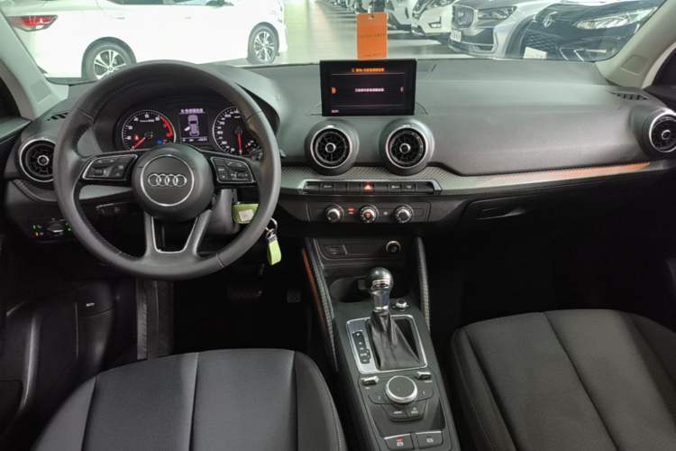 Used Audi Q2L 2018 35 TFSI Launch Exclusive Edition China VI Center Console