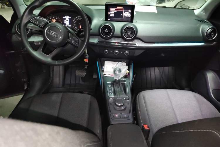 Used Audi Q2L 2018 35 TFSI Launch Exclusive Edition China V Center Console
