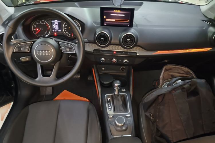 Used Audi Q2L 2018 35 TFSI Launch Exclusive Edition China VI Center Console