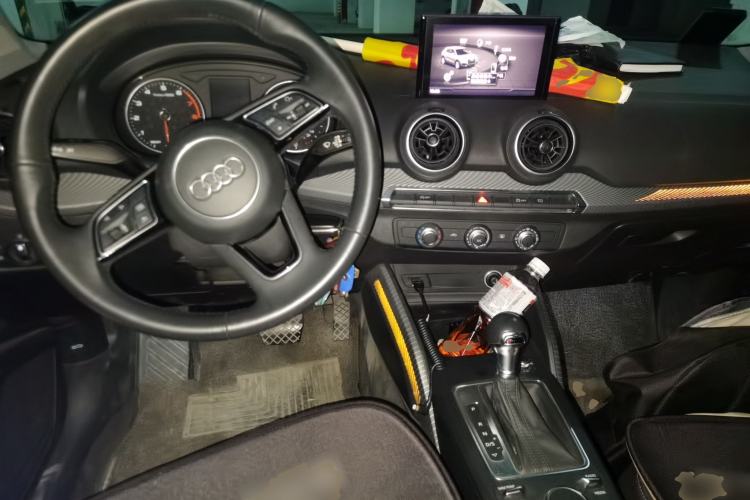 Used Audi Q2L 2018 35 TFSI Launch Exclusive Edition China V Center Console