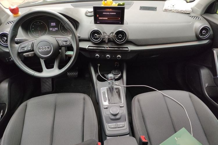 Used Audi Q2L 2018 35 TFSI Launch Exclusive Edition China V Center Console