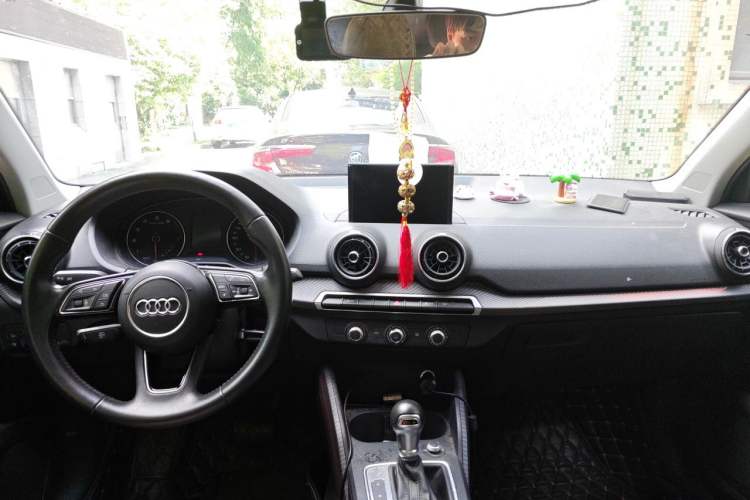Used Audi Q2L 2018 35 TFSI Launch Exclusive Edition China VI Center Console
