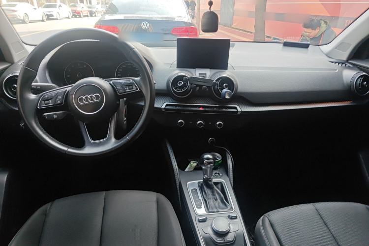 Used Audi Q2L 2018 35 TFSI Launch Exclusive Edition China V Center Console