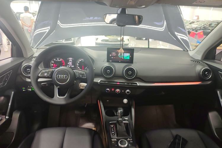 Used Audi Q2L 2018 35 TFSI Launch Exclusive Edition China VI Center Console
