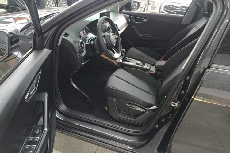 Used Audi Q2L 2018 35 TFSI Launch Exclusive Edition China VI Driver Seat