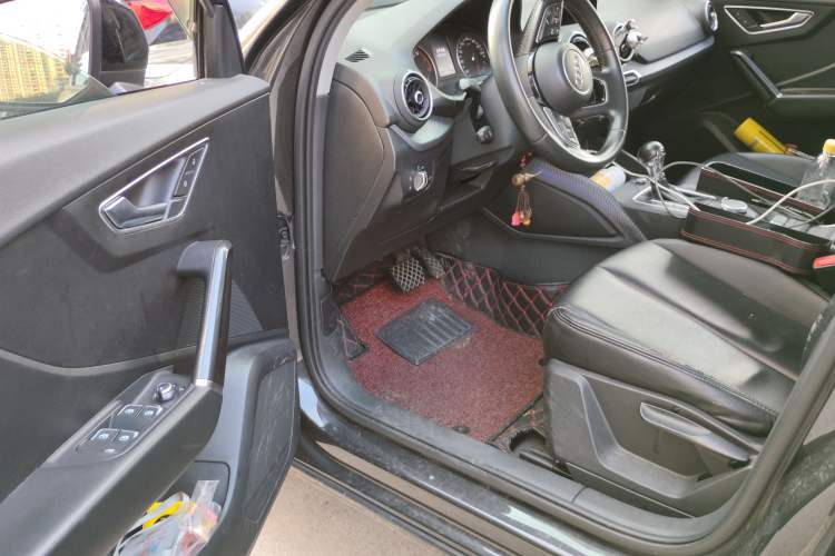 Used Audi Q2L 2018 35 TFSI Launch Exclusive Edition China VI Driver Seat
