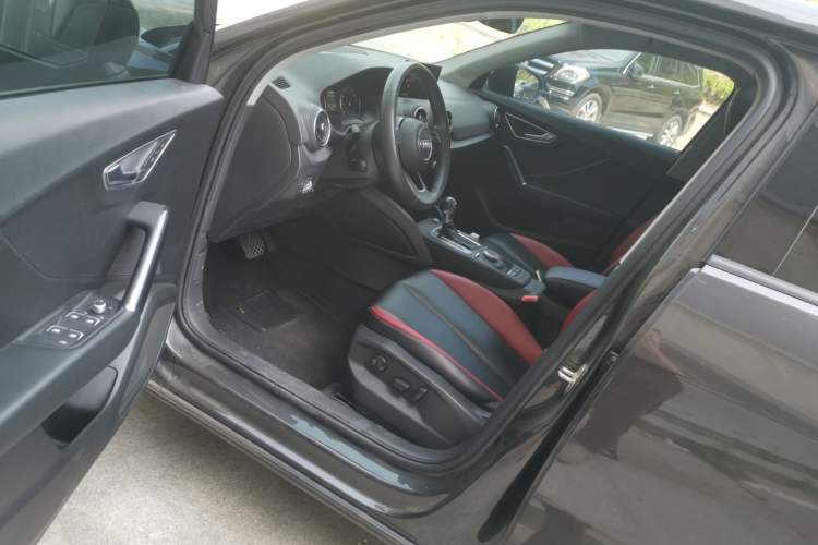 Used Audi Q2L 2018 35 TFSI Launch Exclusive Edition China VI Driver Seat