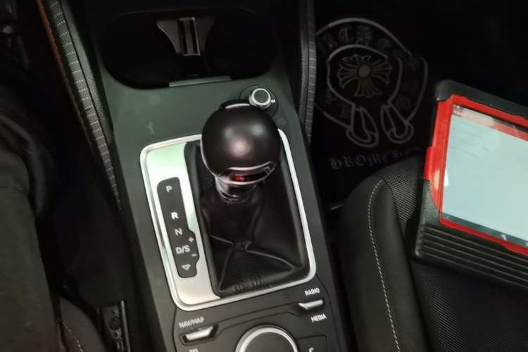 Used Audi Q2L 2018 35 TFSI Launch Exclusive Edition China VI Gear Lever