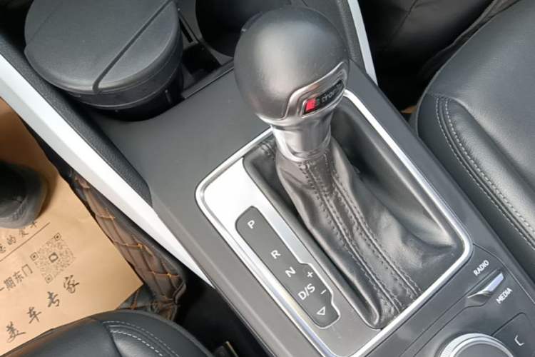 Used Audi Q2L 2018 35 TFSI Fashion Elegant Version China V Gear Lever