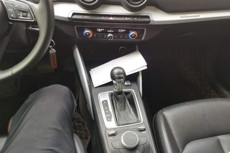 Used Audi Q2L 2018 35 TFSI Fashionable & Elegant Version China VI Emission Standard Gear Lever