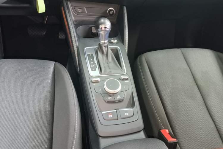 Used Audi Q2L 2018 35 TFSI Launch Exclusive Edition China VI Gear Lever
