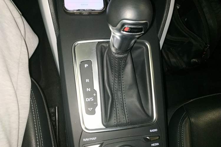 Used Audi Q2L 2018 35 TFSI Fashionable & Elegant Version China VI Emission Standard Gear Lever