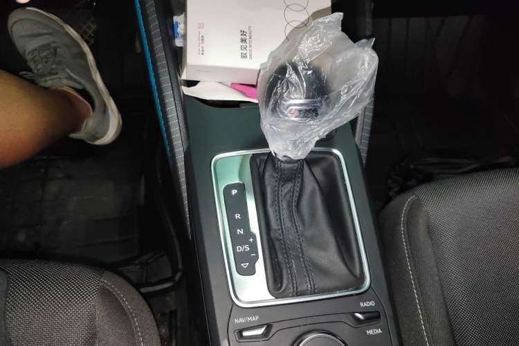 Used Audi Q2L 2018 35 TFSI Launch Exclusive Edition China V Gear Lever