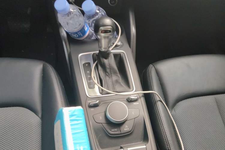 Used Audi Q2L 2018 35 TFSI Fashion Elegant Version China V Gear Lever